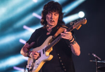 Γράφτηκε ιστορία! Ο Blackmore μαζί με τους Purple στο “Smoke on the Water” (video)