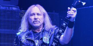 Ο Ian Hill αποσύρεται